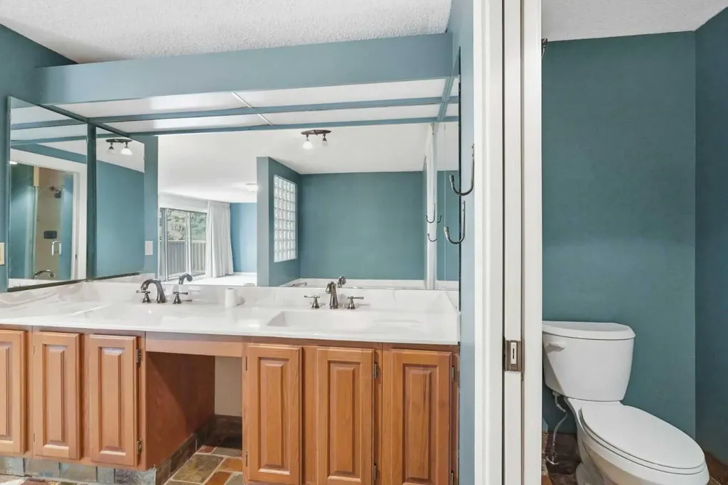 16 Wood Crescent SW Calgary AB T2W 4B6