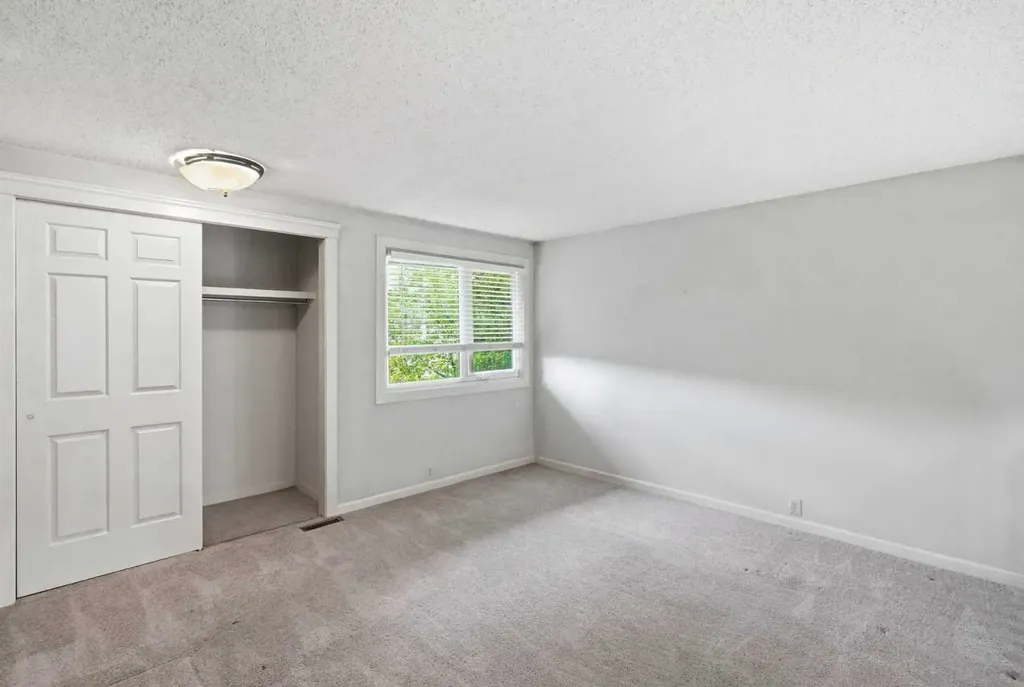 16 Wood Crescent SW Calgary AB T2W 4B6