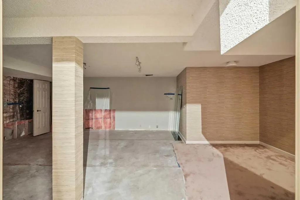 16 Wood Crescent SW Calgary AB T2W 4B6