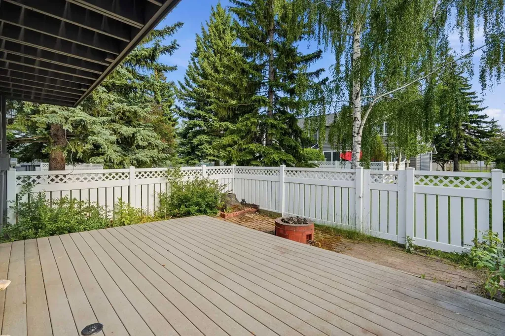 16 Wood Crescent SW Calgary AB T2W 4B6