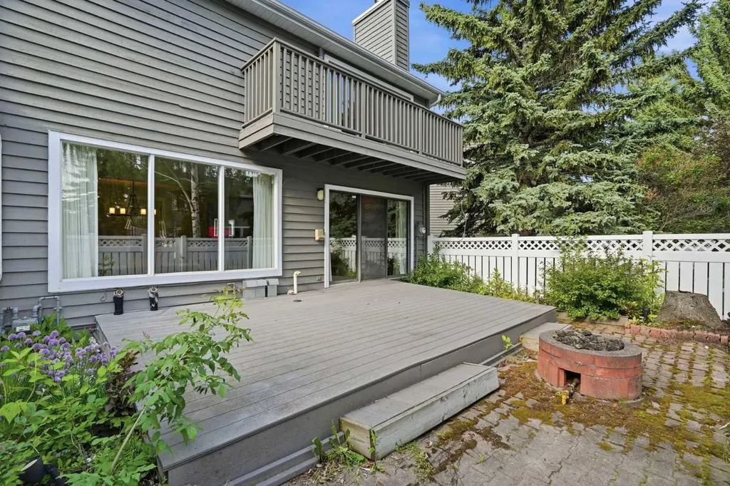 16 Wood Crescent SW Calgary AB T2W 4B6