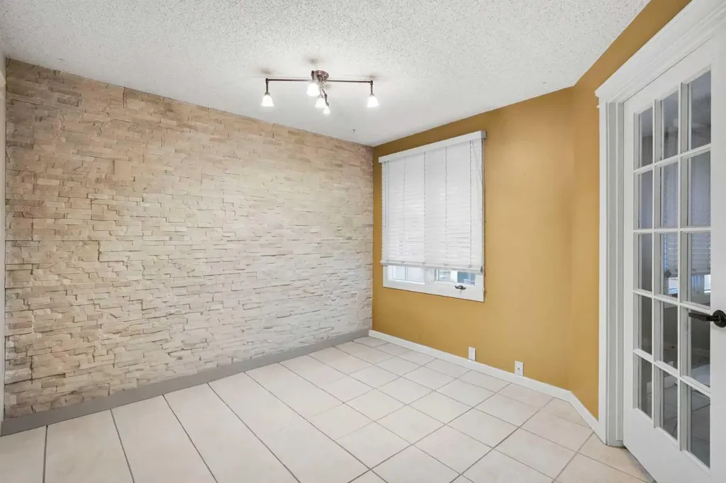 16 Wood Crescent SW Calgary AB T2W 4B6