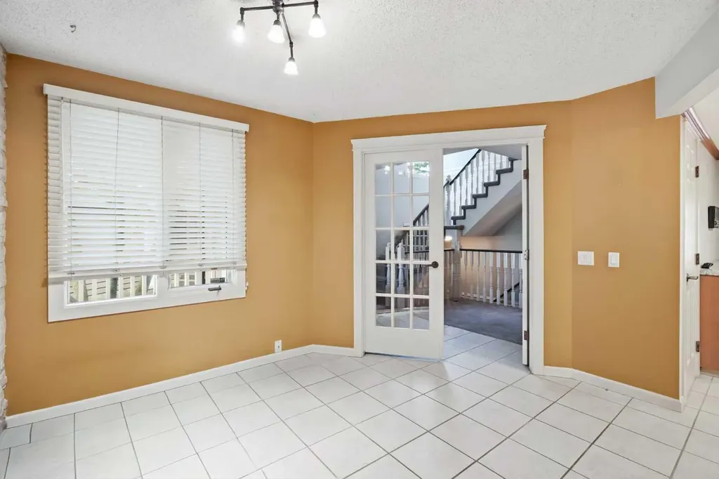 16 Wood Crescent SW Calgary AB T2W 4B6