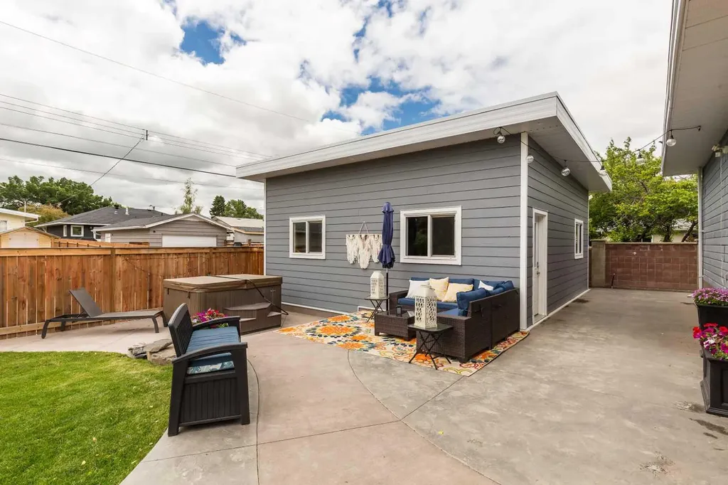1606 18 Street S Lethbridge AB T1K 2B4