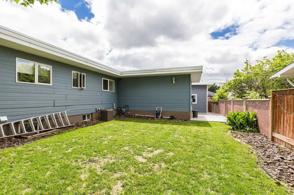 1606 18 Street S Lethbridge AB T1K 2B4