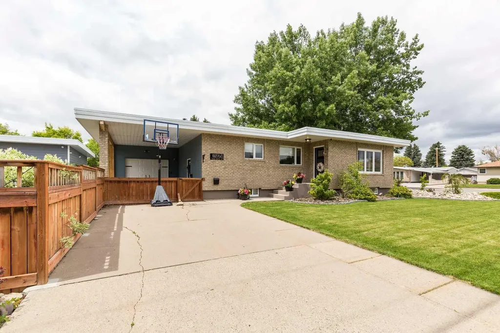 1606 18 Street S Lethbridge AB T1K 2B4
