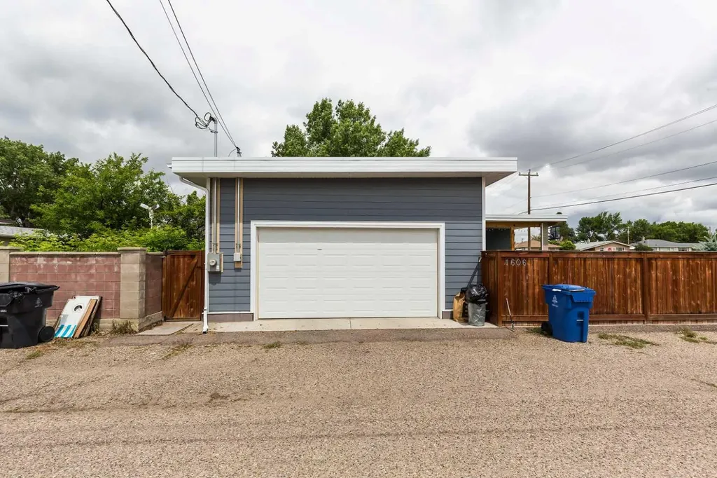 1606 18 Street S Lethbridge AB T1K 2B4