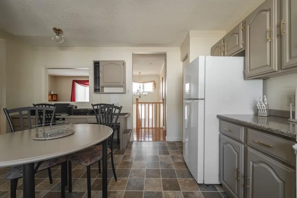 100 Caldwell Crescent Fort Mcmurray AB T9K 1G2