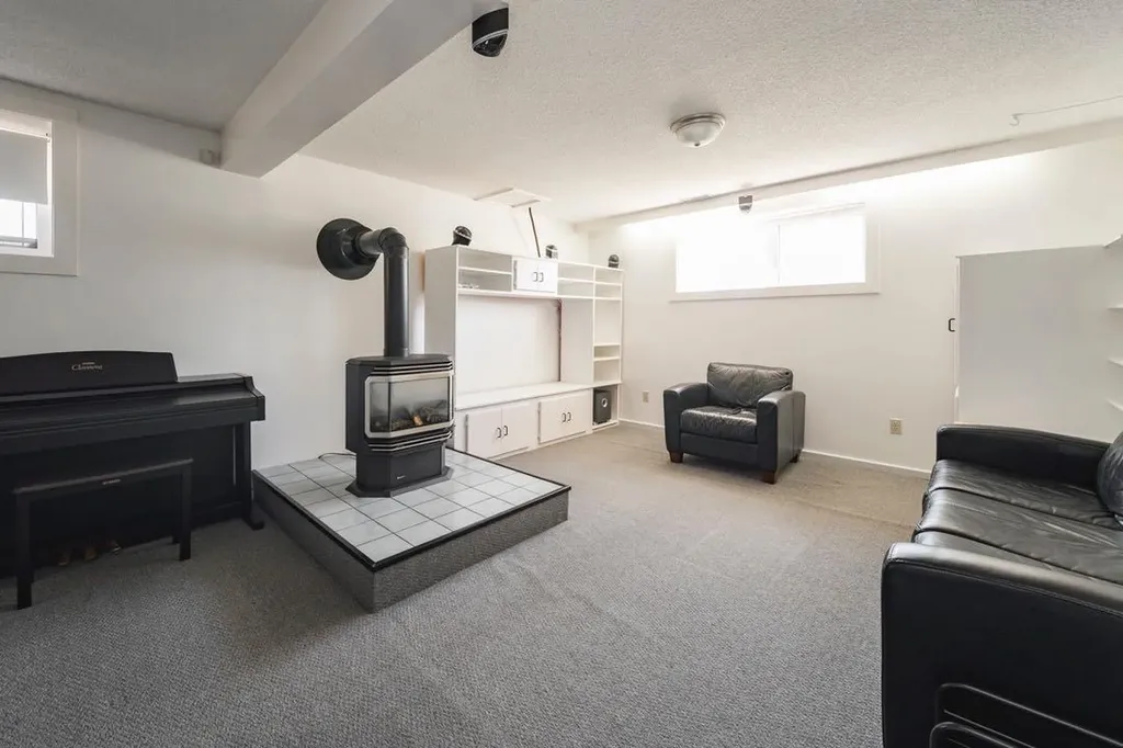 100 Caldwell Crescent Fort Mcmurray AB T9K 1G2