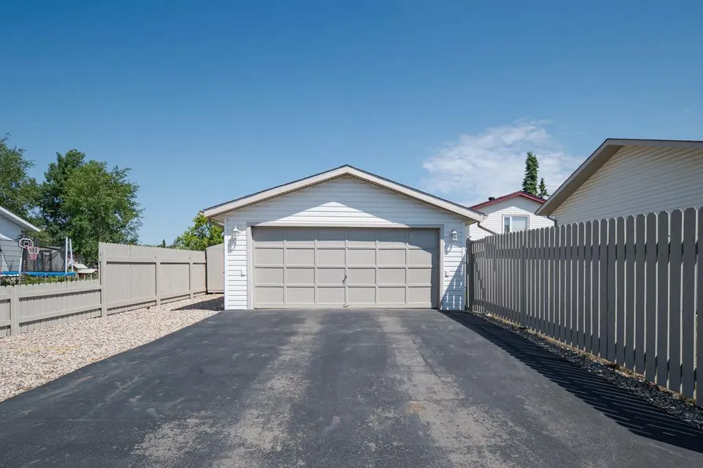 100 Caldwell Crescent Fort Mcmurray AB T9K 1G2