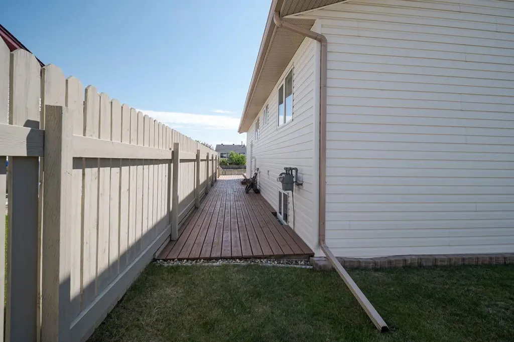 100 Caldwell Crescent Fort Mcmurray AB T9K 1G2