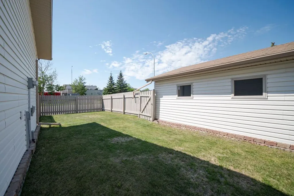 100 Caldwell Crescent Fort Mcmurray AB T9K 1G2