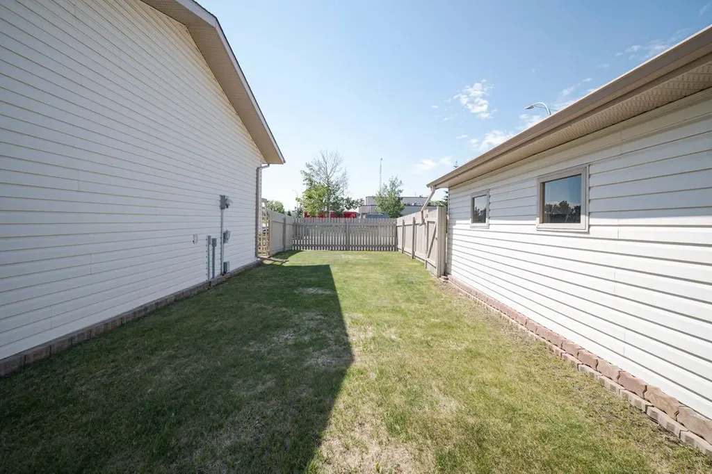 100 Caldwell Crescent Fort Mcmurray AB T9K 1G2