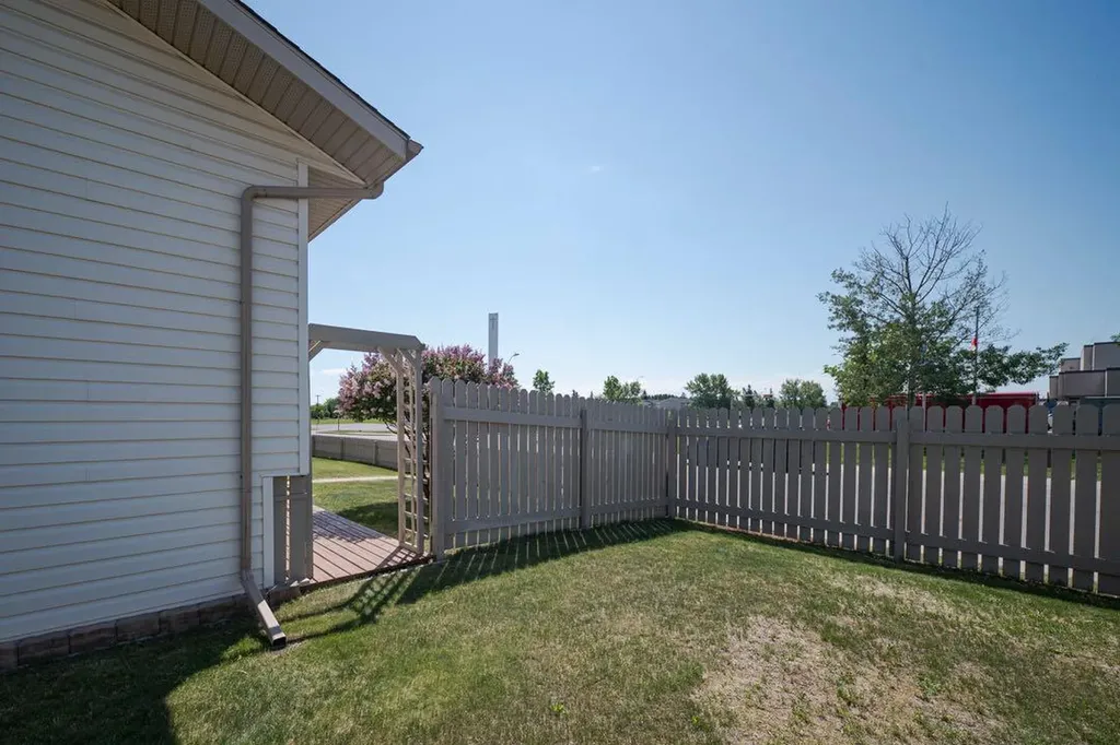 100 Caldwell Crescent Fort Mcmurray AB T9K 1G2