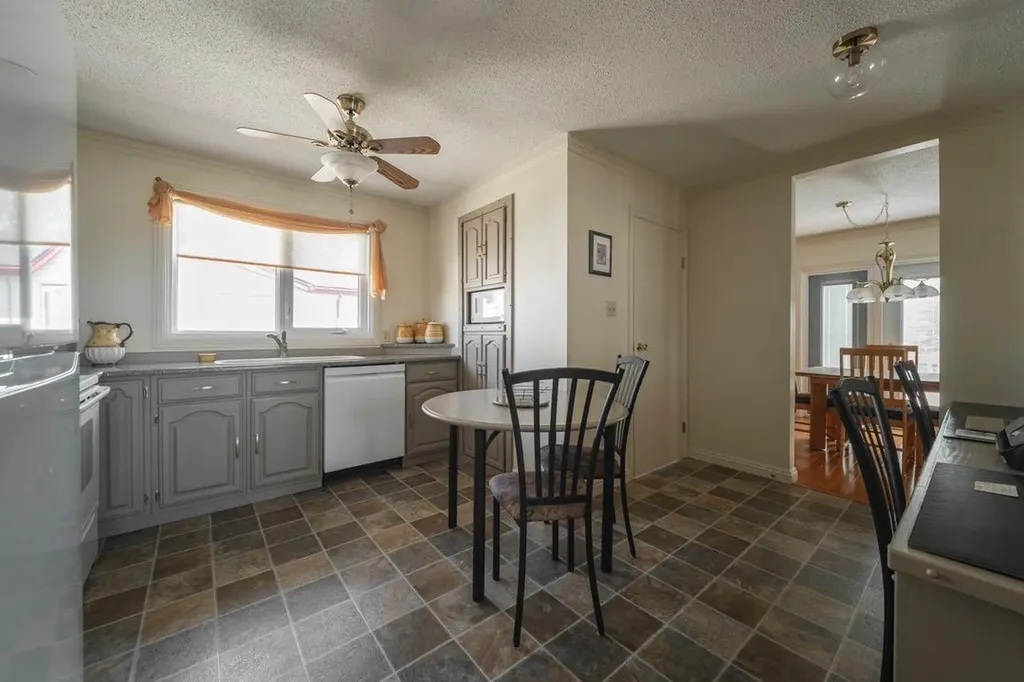 100 Caldwell Crescent Fort Mcmurray AB T9K 1G2