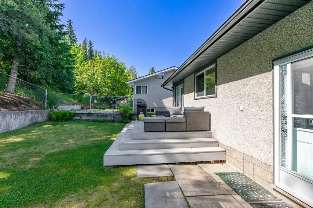 153 Alder Drive Hinton AB T7V 1C9
