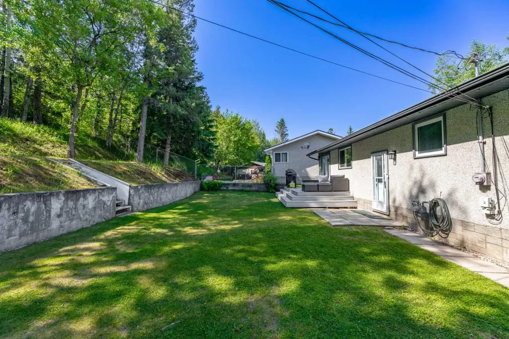 153 Alder Drive Hinton AB T7V 1C9