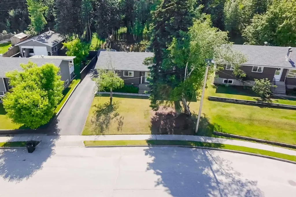 153 Alder Drive Hinton AB T7V 1C9
