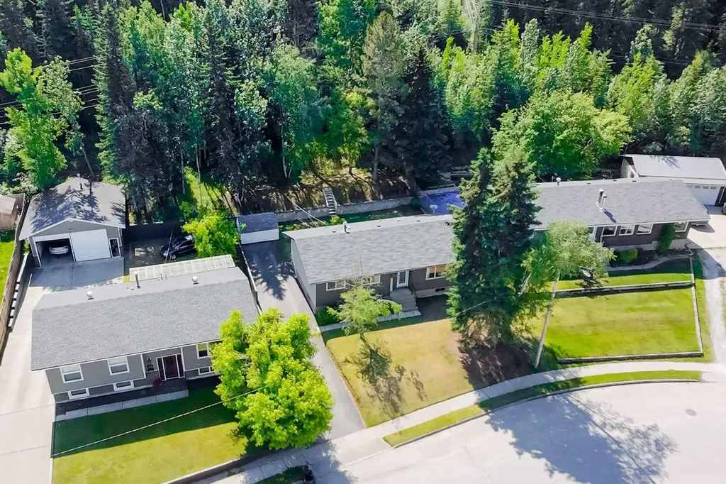 153 Alder Drive Hinton AB T7V 1C9