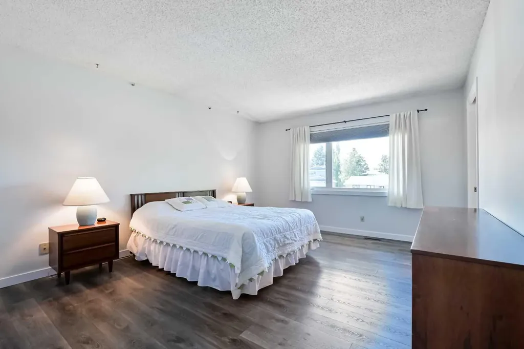 111 Parkglen Place SE Calgary AB T2J 4M5