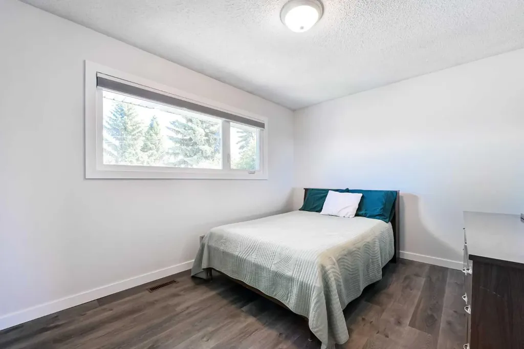 111 Parkglen Place SE Calgary AB T2J 4M5
