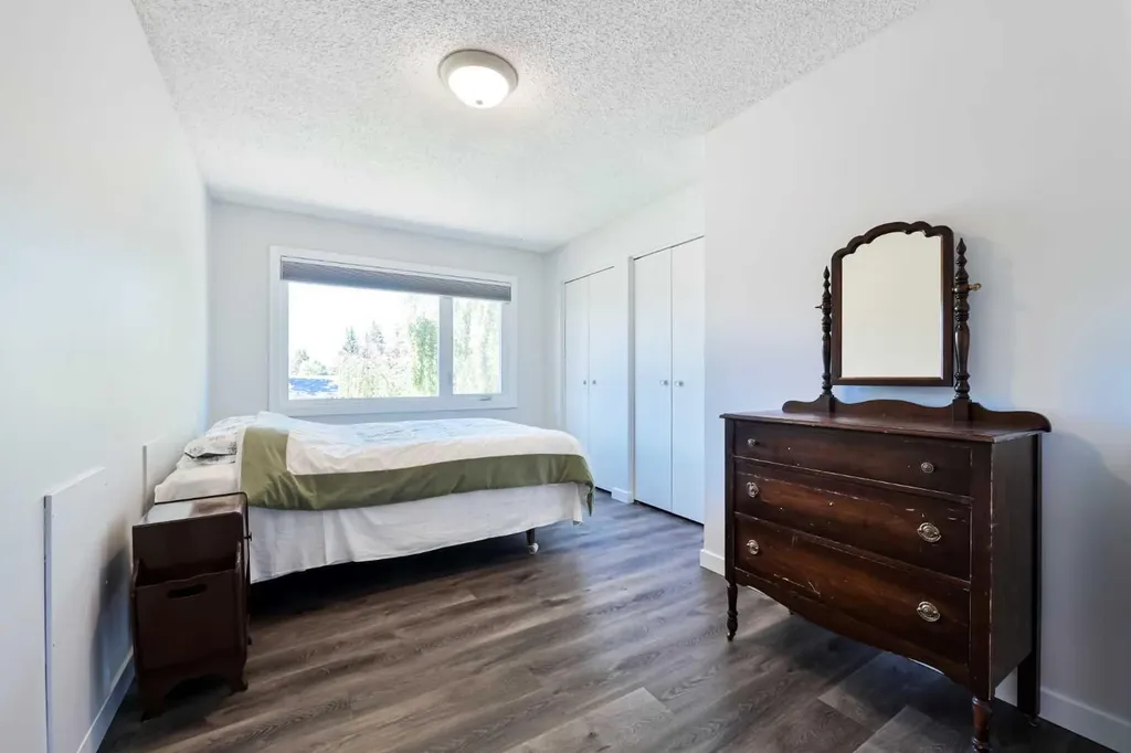 111 Parkglen Place SE Calgary AB T2J 4M5