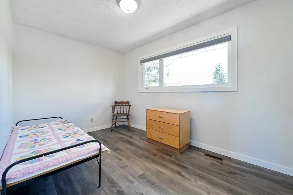 111 Parkglen Place SE Calgary AB T2J 4M5