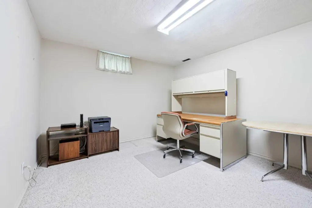 111 Parkglen Place SE Calgary AB T2J 4M5