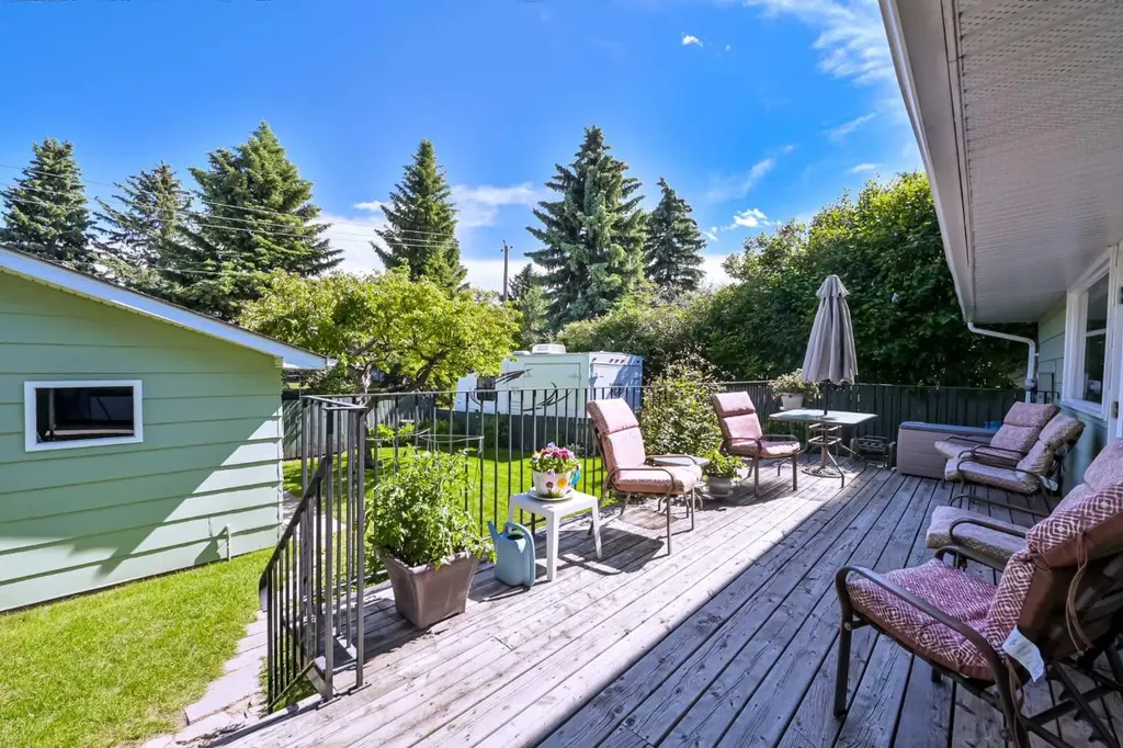 111 Parkglen Place SE Calgary AB T2J 4M5