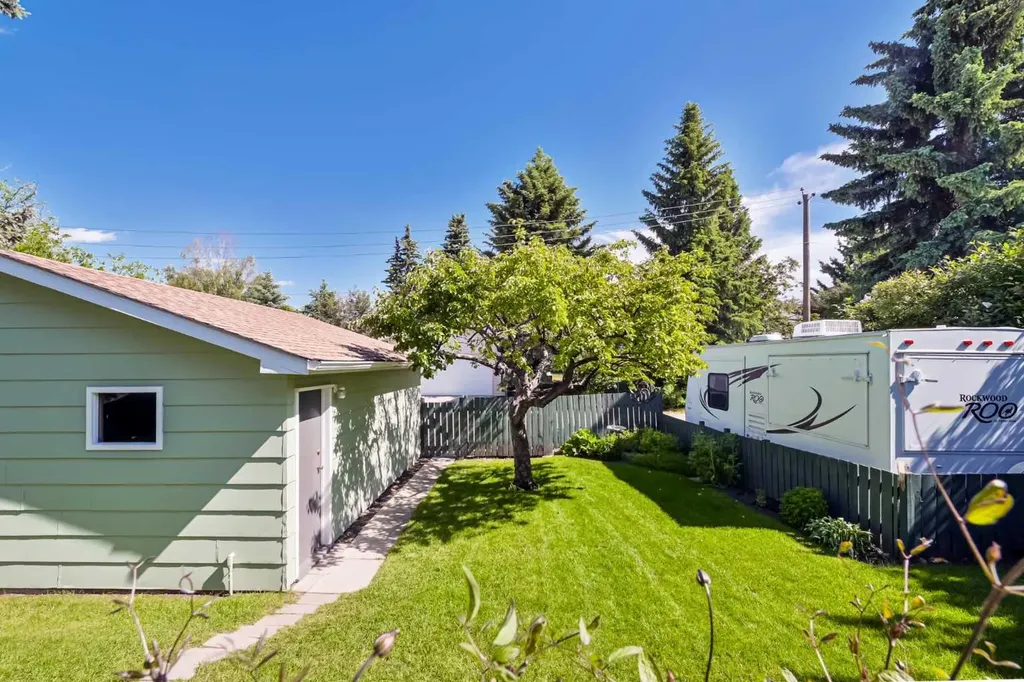 111 Parkglen Place SE Calgary AB T2J 4M5