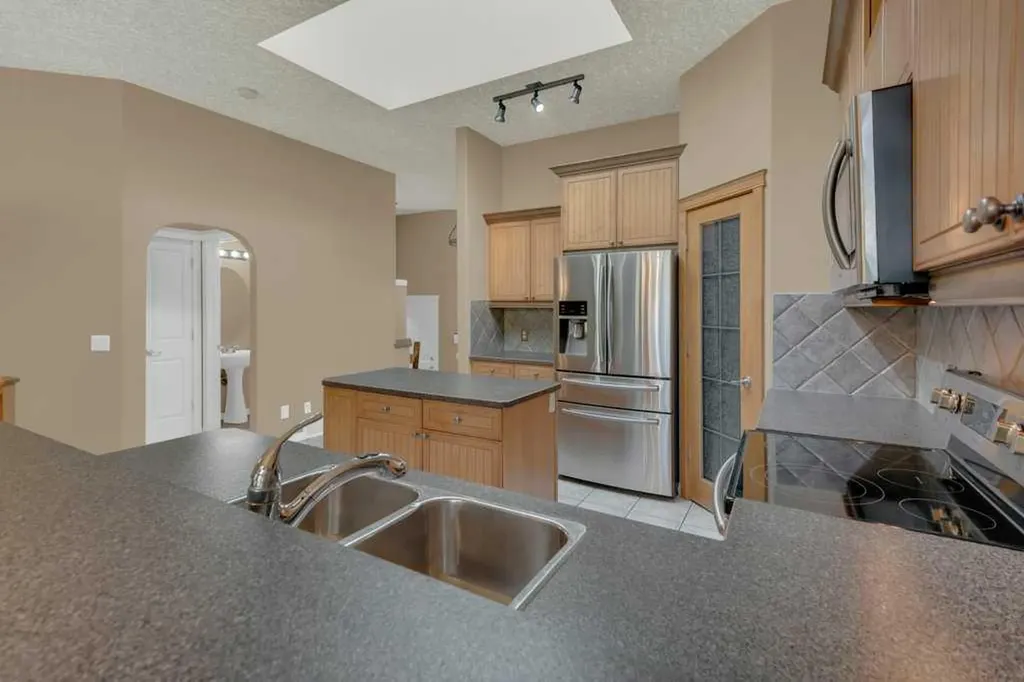 37 Wentworth Gardens SW Calgary AB T3H 4L7