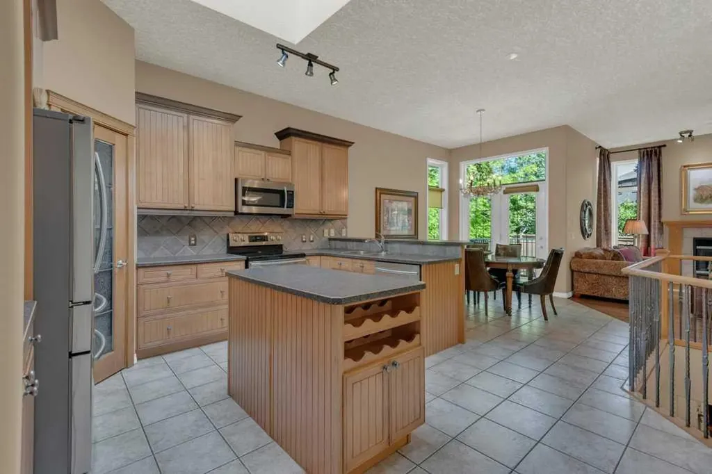 37 Wentworth Gardens SW Calgary AB T3H 4L7