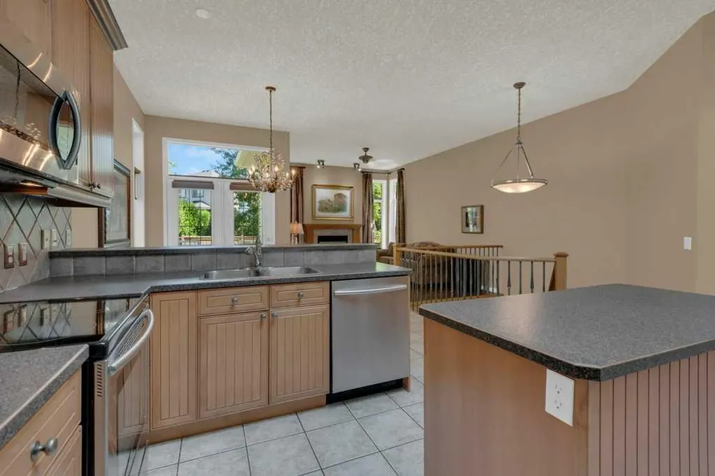 37 Wentworth Gardens SW Calgary AB T3H 4L7