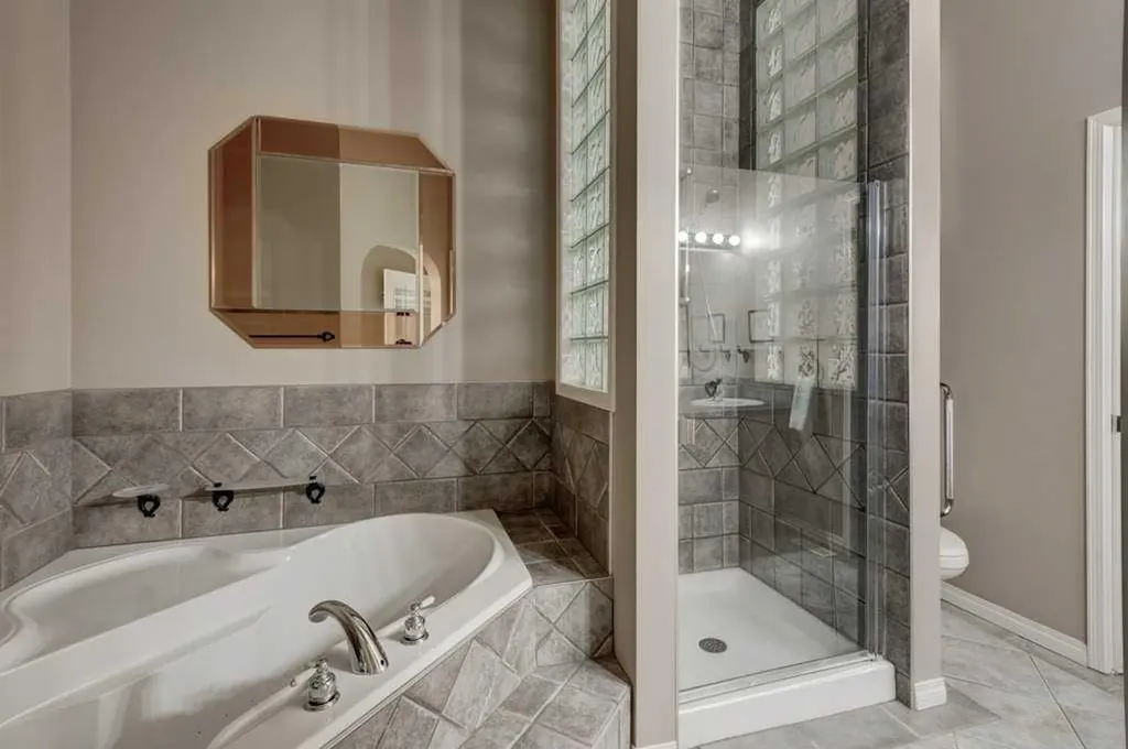 37 Wentworth Gardens SW Calgary AB T3H 4L7