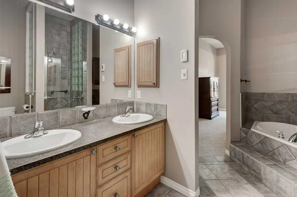 37 Wentworth Gardens SW Calgary AB T3H 4L7