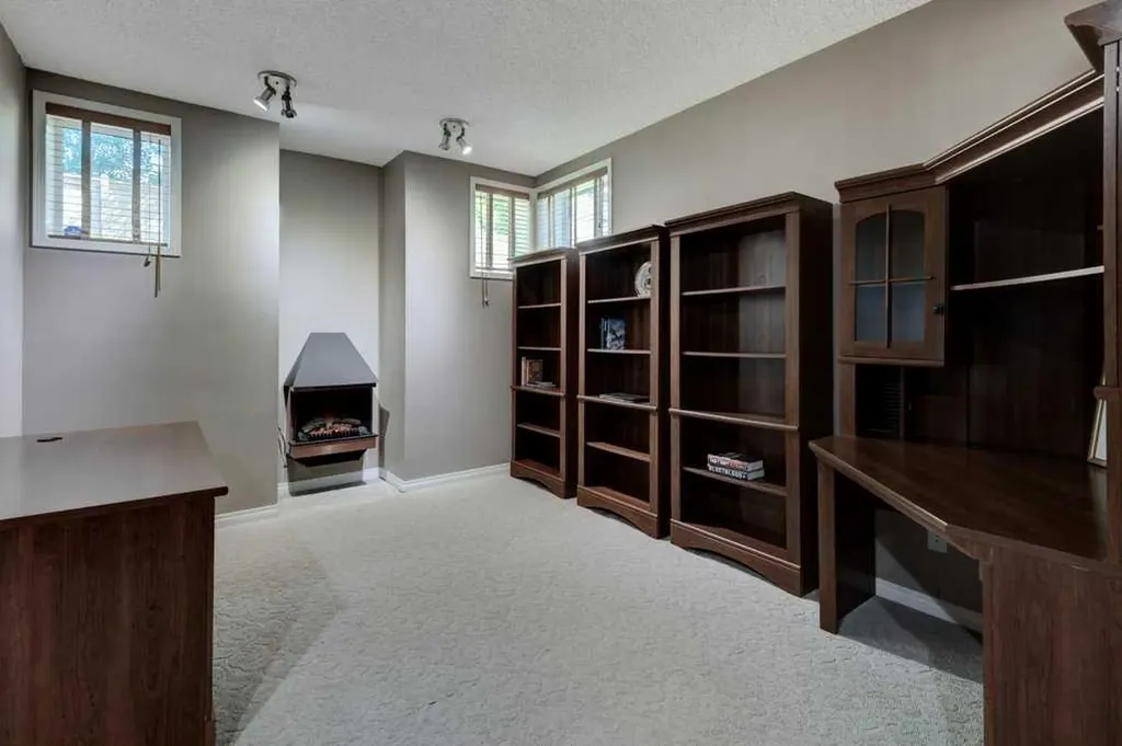 37 Wentworth Gardens SW Calgary AB T3H 4L7