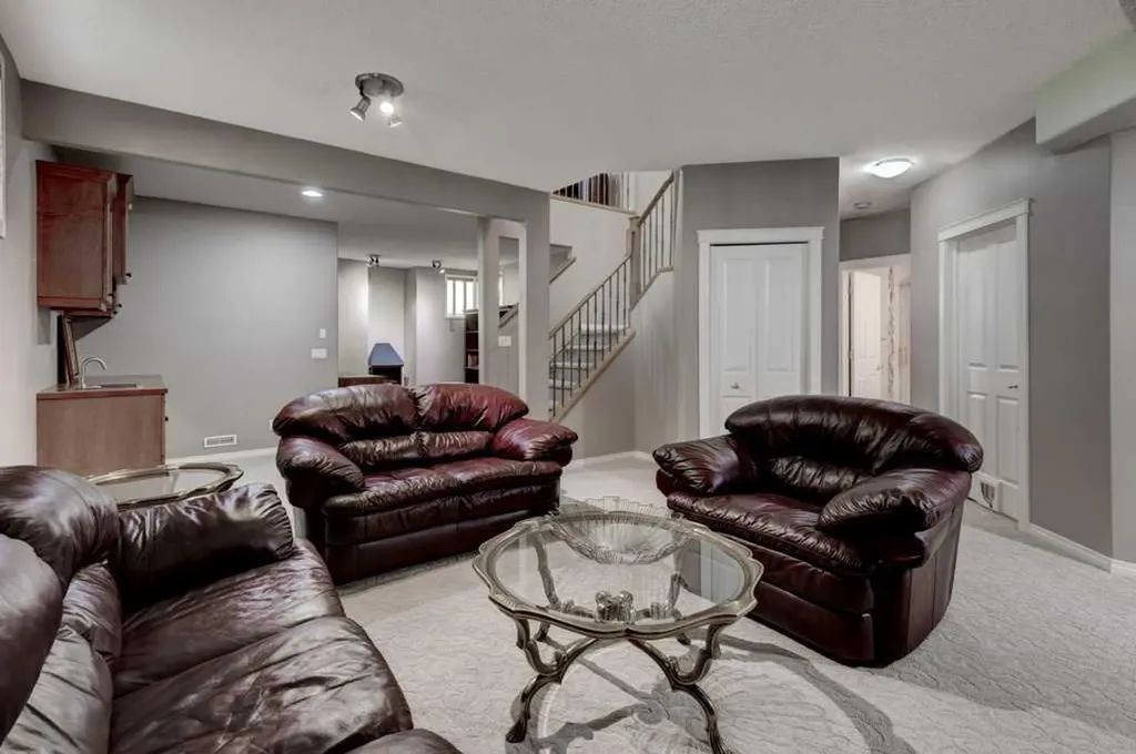 37 Wentworth Gardens SW Calgary AB T3H 4L7