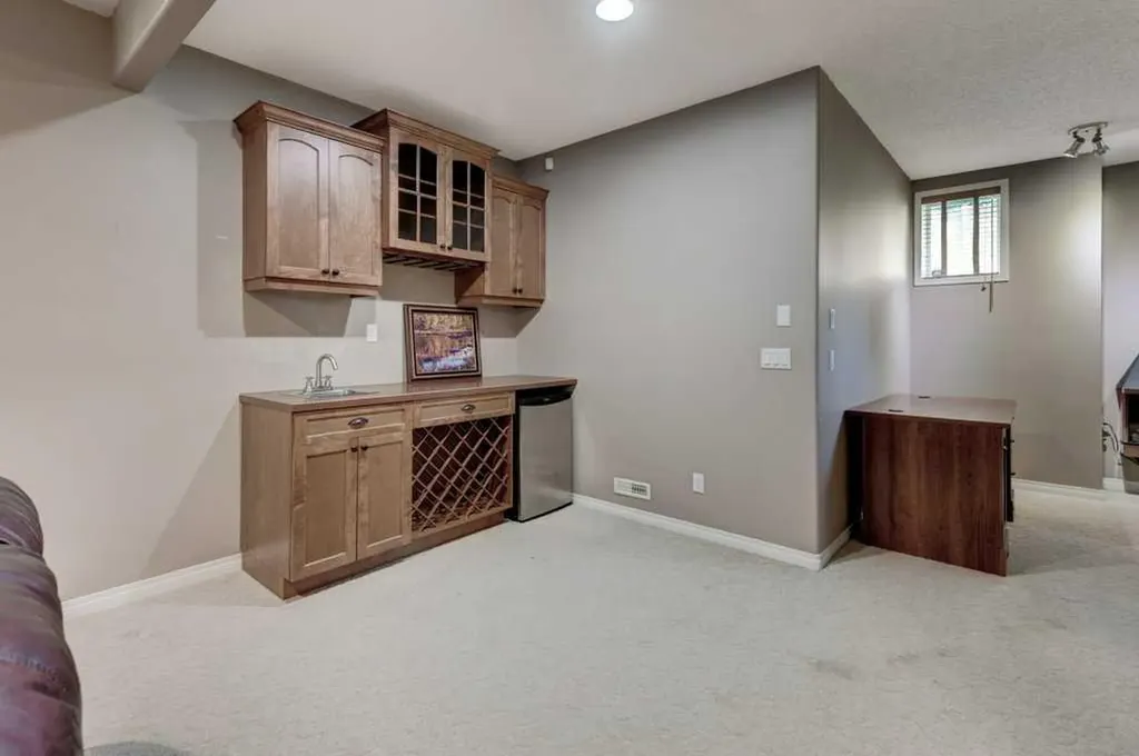 37 Wentworth Gardens SW Calgary AB T3H 4L7