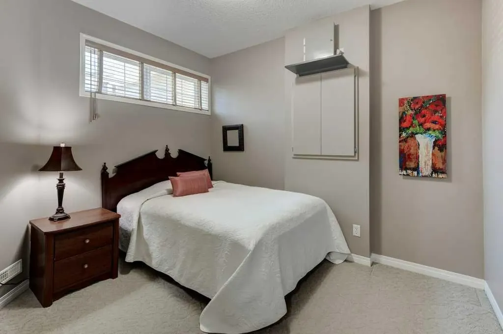 37 Wentworth Gardens SW Calgary AB T3H 4L7