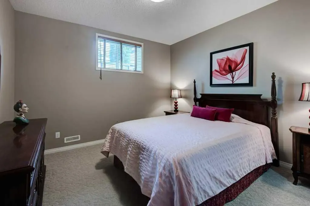 37 Wentworth Gardens SW Calgary AB T3H 4L7