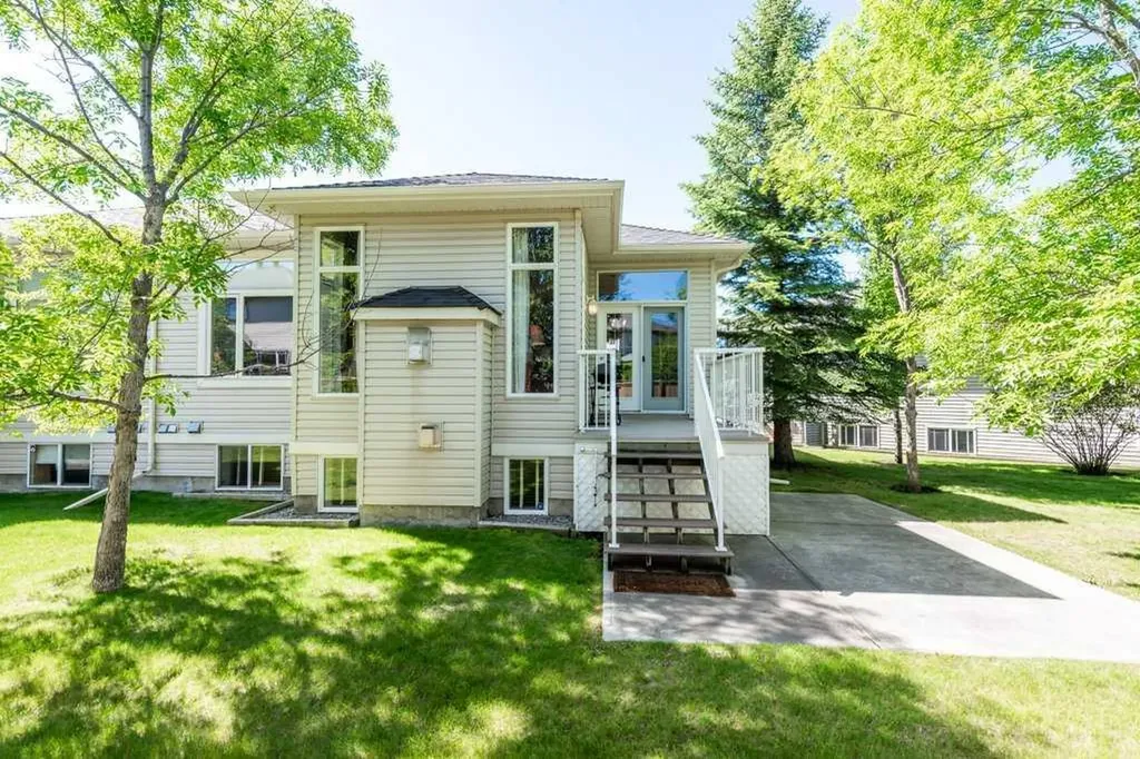 37 Wentworth Gardens SW Calgary AB T3H 4L7