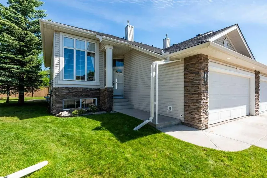 37 Wentworth Gardens SW Calgary AB T3H 4L7
