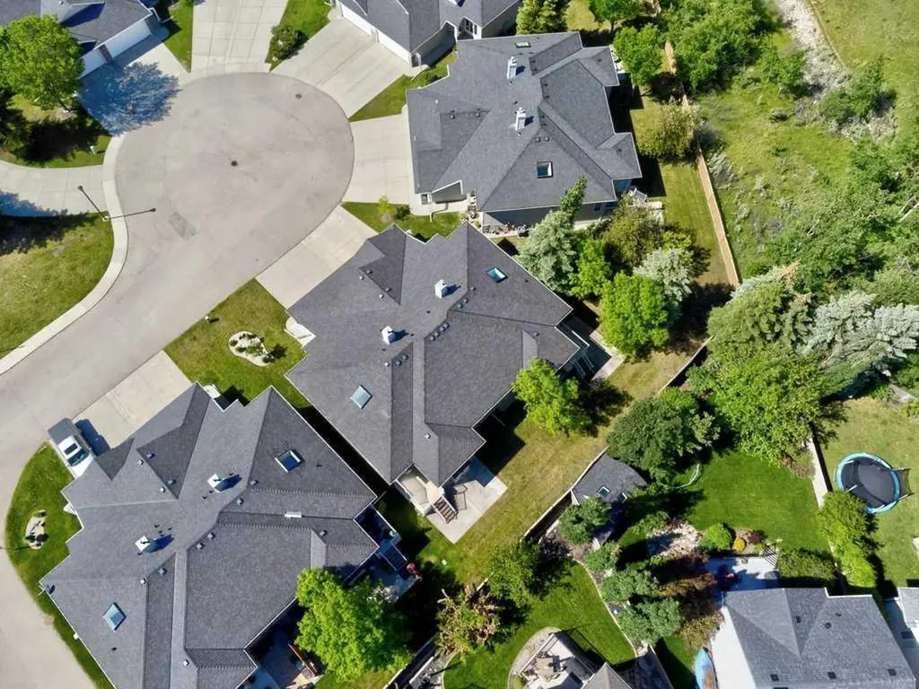 37 Wentworth Gardens SW Calgary AB T3H 4L7