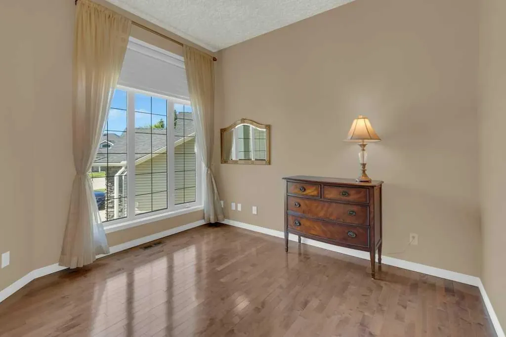 37 Wentworth Gardens SW Calgary AB T3H 4L7