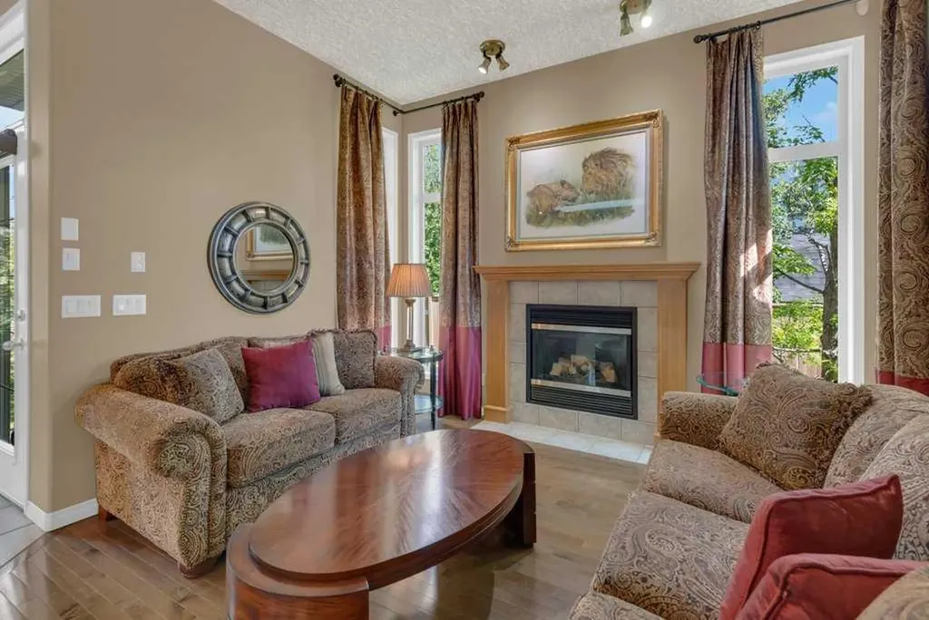 37 Wentworth Gardens SW Calgary AB T3H 4L7