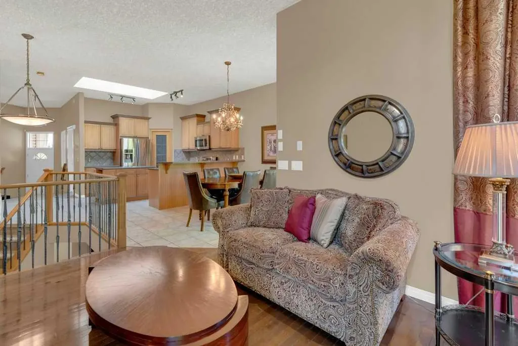 37 Wentworth Gardens SW Calgary AB T3H 4L7