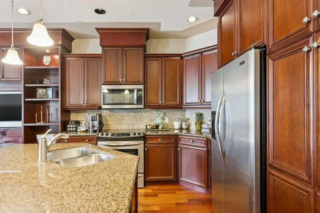 446 18 Avenue NE Calgary AB T2E 1N4