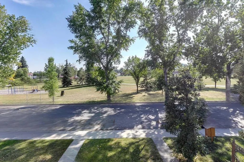 446 18 Avenue NE Calgary AB T2E 1N4