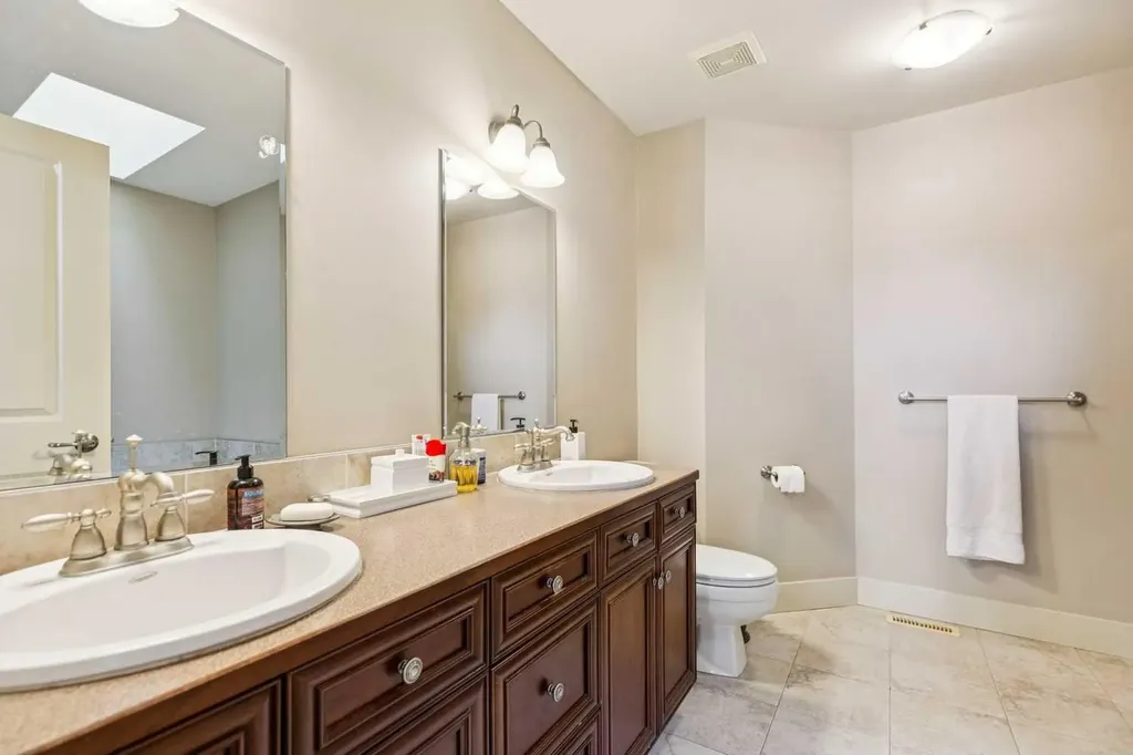 446 18 Avenue NE Calgary AB T2E 1N4