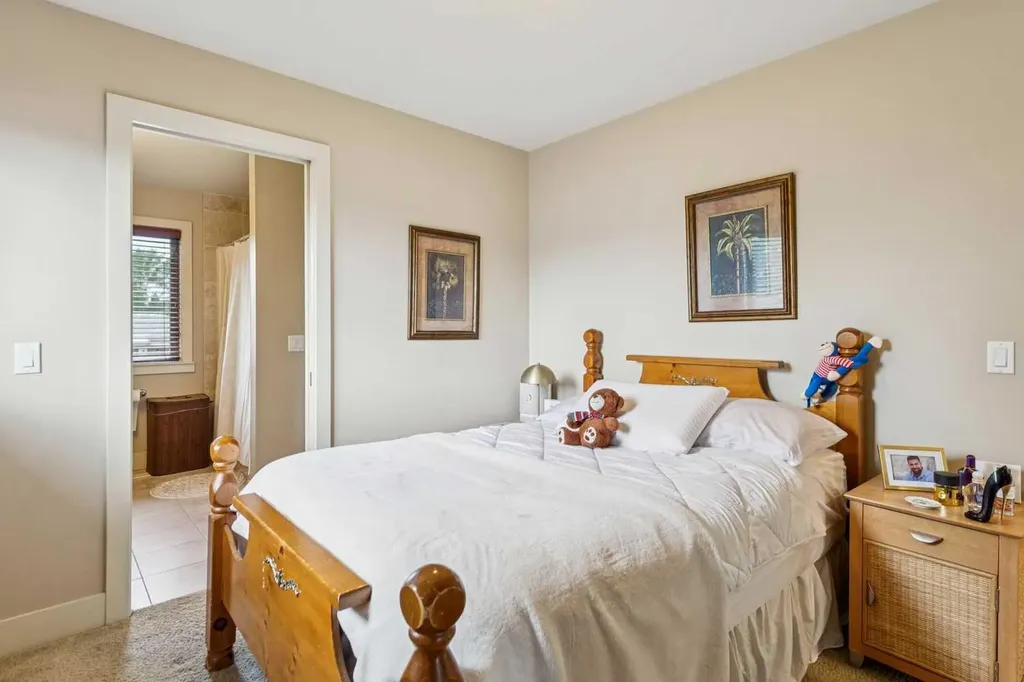 446 18 Avenue NE Calgary AB T2E 1N4
